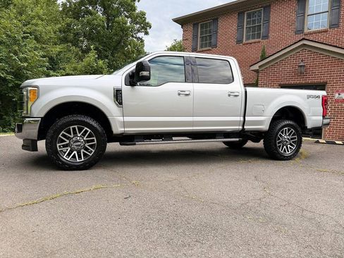 Used 2017 Ford F250 Lariat w/ Lariat Value Package AWD/4WD image 2