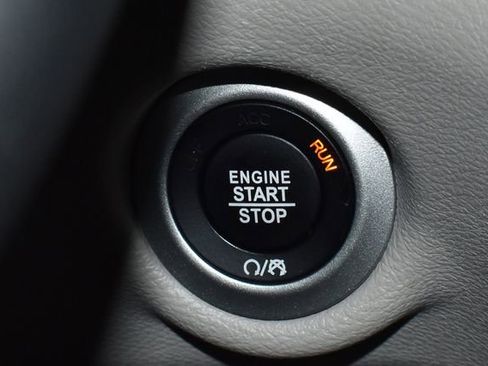 Certified 2024 Chrysler Pacifica Touring-L image 22