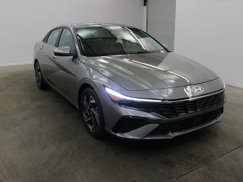 Used 2024 Hyundai Elantra Limited FWD image 6