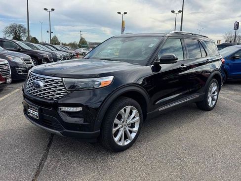 Certified 2022 Ford Explorer Platinum w/ Equipment Group 601A AWD/4WD image 2