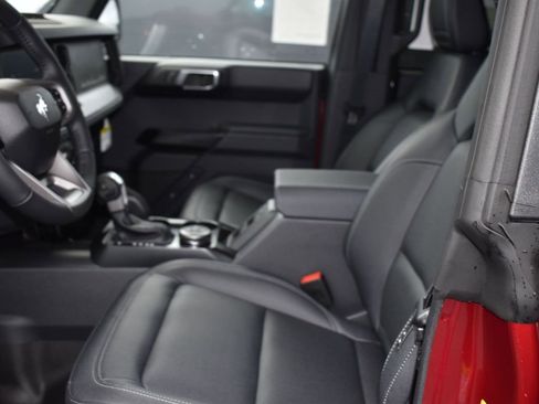 New 2025 Ford Bronco Badlands image 9