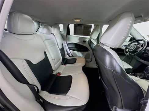 Used 2018 Jeep Compass Limited image 11