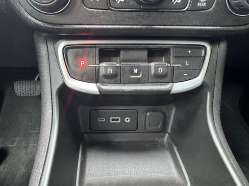 Used 2022 GMC Terrain SLE AWD/4WD image 25