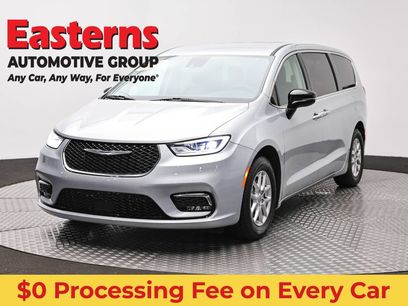 Used 2024 Chrysler Pacifica Touring-L