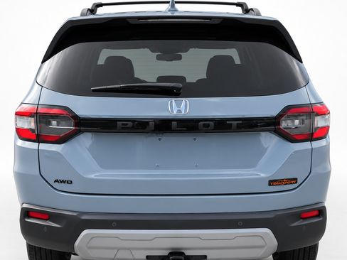 Used 2023 Honda Pilot TrailSport image 8