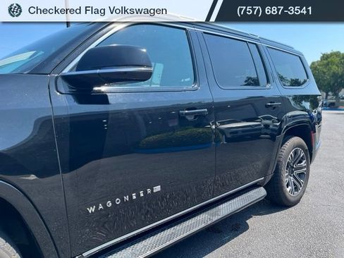 Used 2024 Jeep Wagoneer Series II w/ Flexible Seating Group AWD/4WD image 4