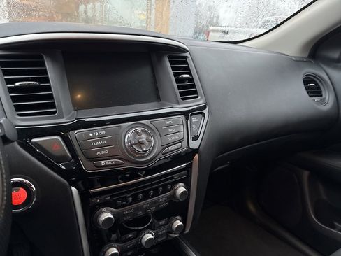 Used 2017 Nissan Pathfinder S image 6