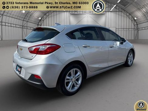 Used 2017 Chevrolet Cruze LT w/ Convenience Package image 3