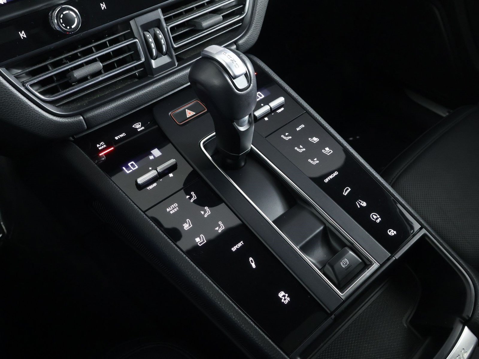 Certified 2024 Porsche Macan S AWD/4WD image 18