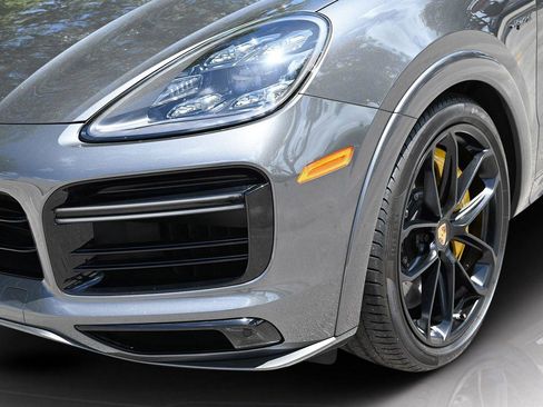 Used 2023 Porsche Cayenne Turbo S image 10