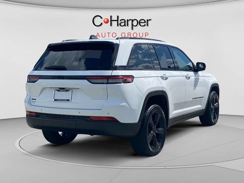 Used 2023 Jeep Grand Cherokee Altitude AWD/4WD image 3