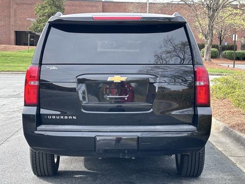 Used 2016 Chevrolet Suburban LT image 4