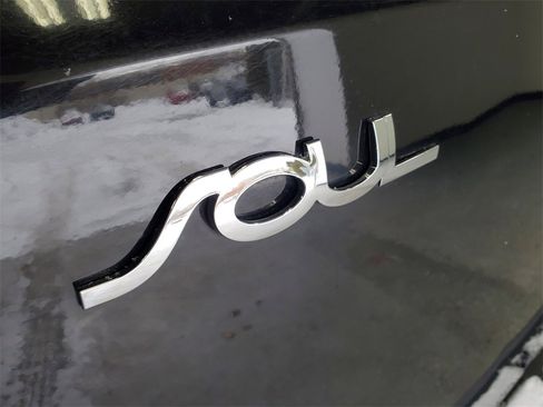 Used 2011 Kia Soul ! image 24