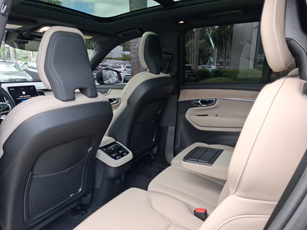 Certified 2025 Volvo XC90 B5 Core w/ Climate Package AWD/4WD image 7