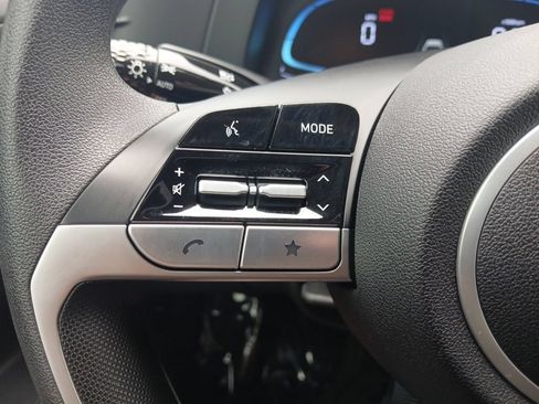 Used 2025 Hyundai Elantra SE FWD image 16