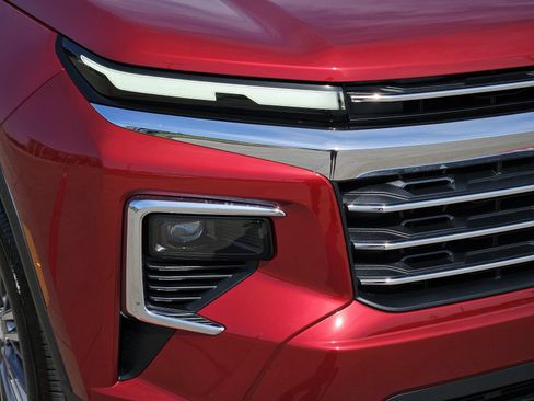 New 2027 Chevrolet Traverse LT FWD image 9