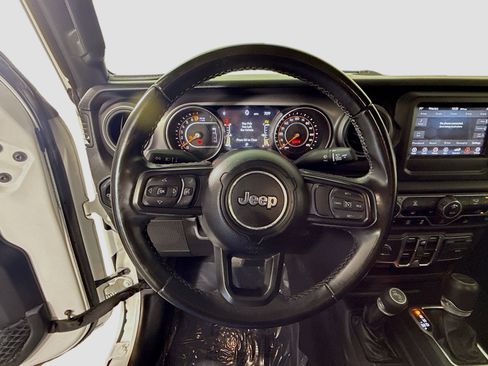 Used 2021 Jeep Gladiator Sport image 13