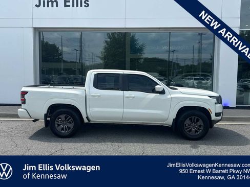 Used 2025 Nissan Frontier SV RWD image 1