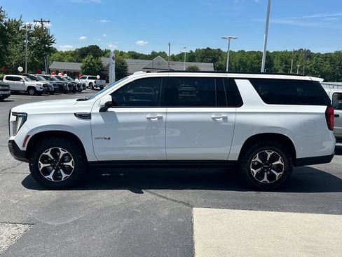 Used 2025 GMC Yukon XL AT4 w/ AT4 Premium Package AWD/4WD image 6