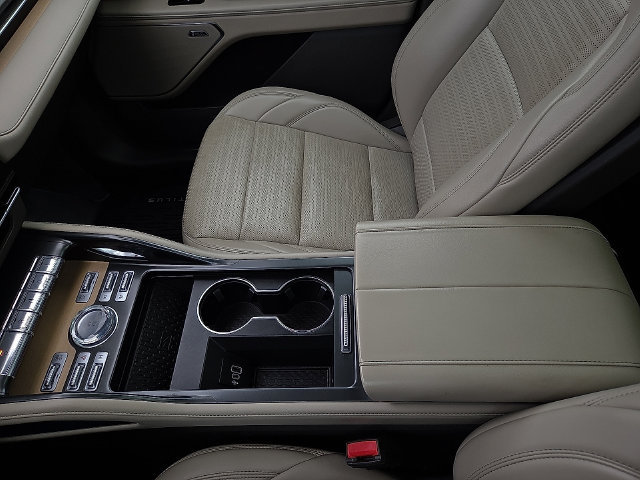 Used 2025 Lincoln Nautilus Reserve AWD/4WD image 29