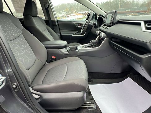Used 2021 Toyota RAV4 XLE image 13