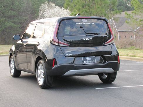Used 2024 Kia Soul LX w/ Option Group 015 FWD image 11
