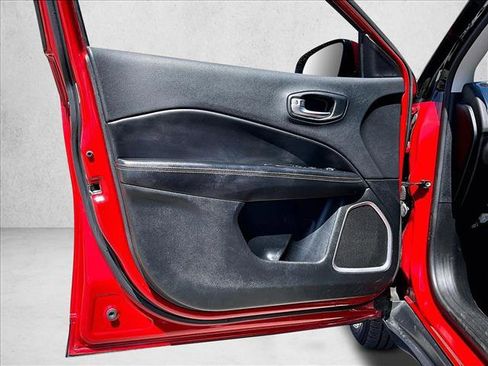 Used 2018 Jeep Compass Latitude w/ Popular Equipment Group image 18