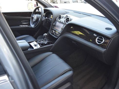 Used 2019 Bentley Bentayga image 24