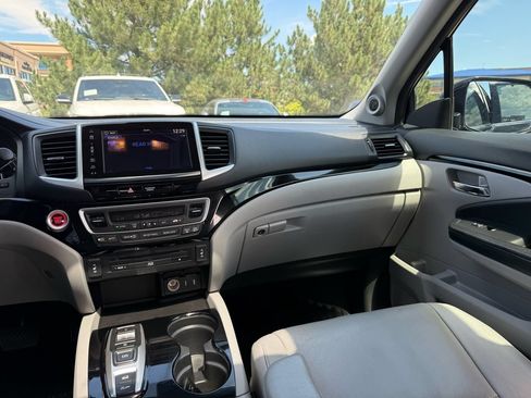 Used 2017 Honda Pilot Touring image 29