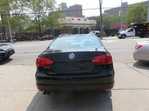 Used 2011 Volkswagen Jetta S FWD image 9