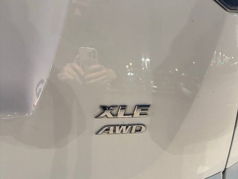 Used 2018 Toyota RAV4 XLE image 12