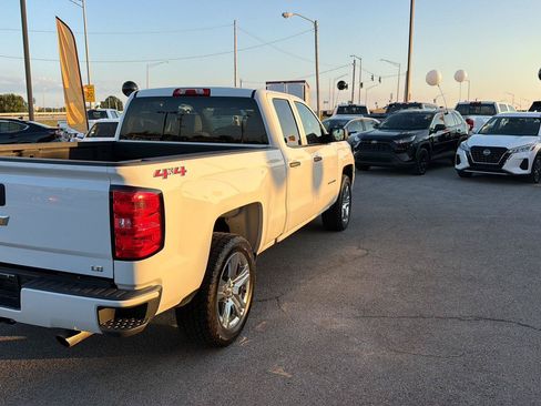 Used 2019 Chevrolet Silverado 1500 Custom w/ Custom Convenience Package AWD/4WD image 7