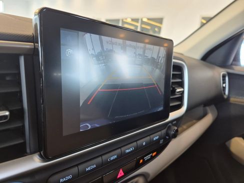Used 2025 Hyundai Venue SEL FWD image 19