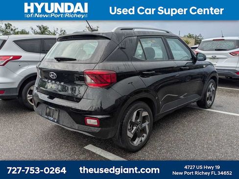 Certified 2023 Hyundai Venue SEL FWD image 2