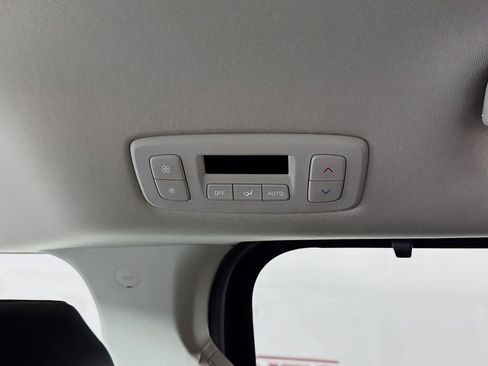 Used 2022 Kia Carnival EX image 28