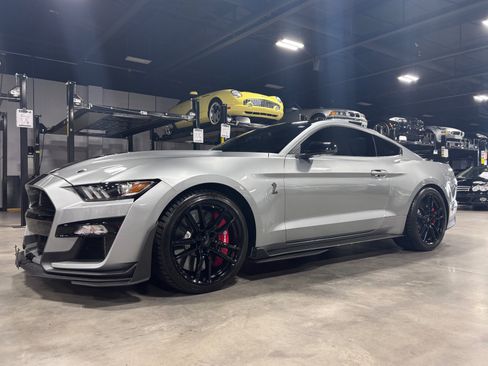 Used 2022 Ford Mustang Shelby GT500 w/ Technology Package image 2