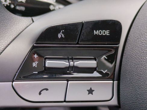 New 2025 Hyundai Elantra SE image 23