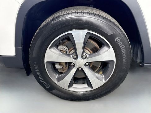 Used 2019 Jeep Cherokee Limited image 36