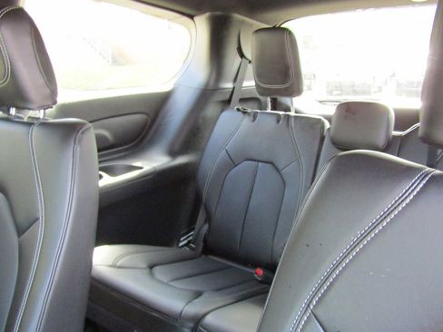Used 2023 Chrysler Pacifica Touring-L w/ S Appearance Package AWD/4WD image 7