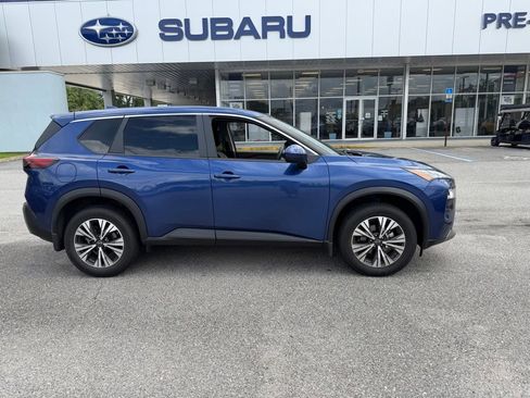 Used 2023 Nissan Rogue SV FWD image 2