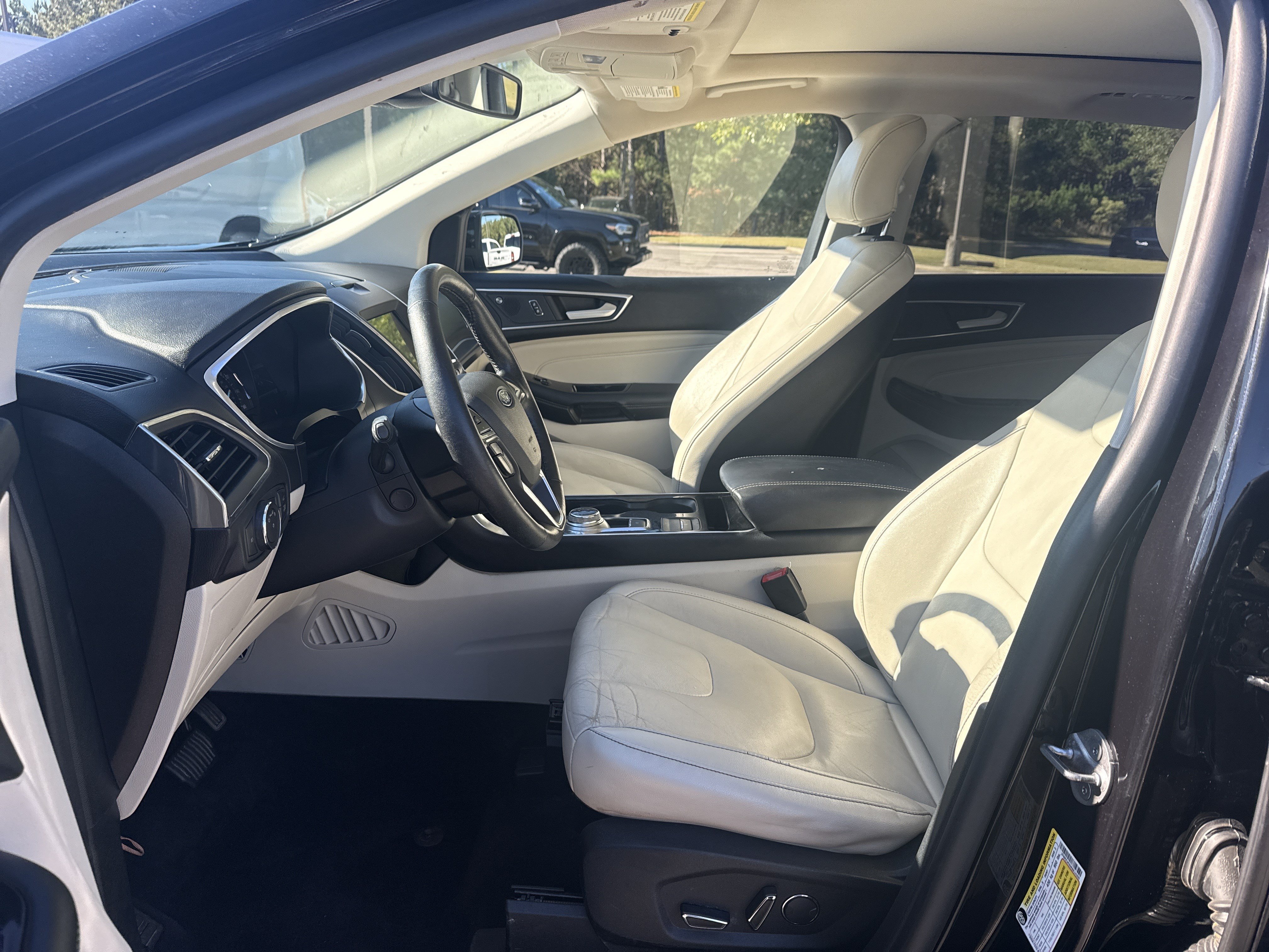 Used 2019 Ford Edge Titanium FWD image 9