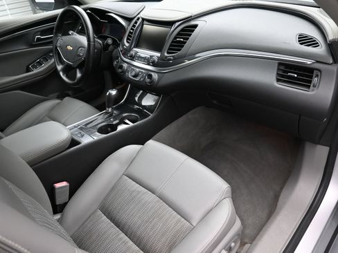 Used 2018 Chevrolet Impala LT FWD image 38