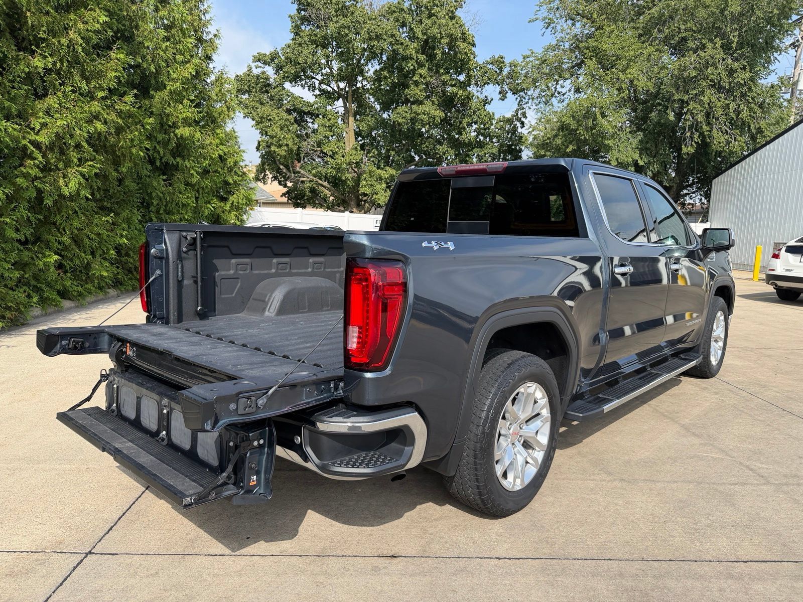 Used 2019 GMC Sierra 1500 SLT w/ SLT Premium Plus Package AWD/4WD image 33