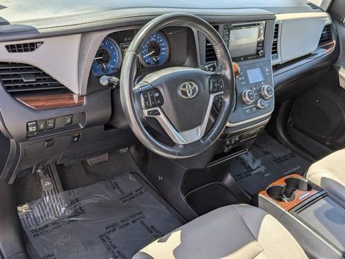 Used 2020 Toyota Sienna Limited w/ Carpet Mat Package FWD image 17