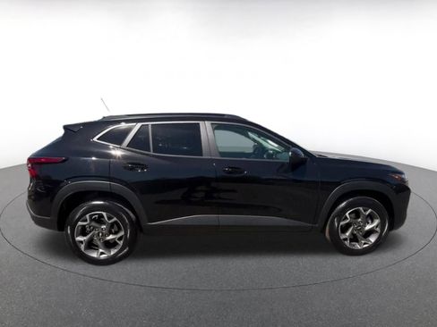 Used 2025 Chevrolet Trax LT w/ LT Convenience Package FWD image 16