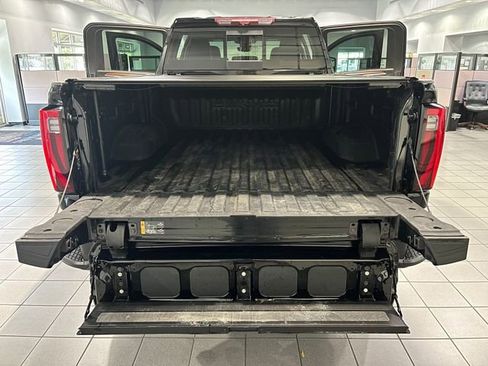 Used 2024 GMC Sierra 2500 Denali w/ Denali Reserve Package AWD/4WD image 11
