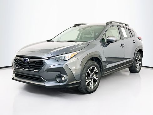 Used 2024 Subaru Crosstrek 2.0i Premium image 3