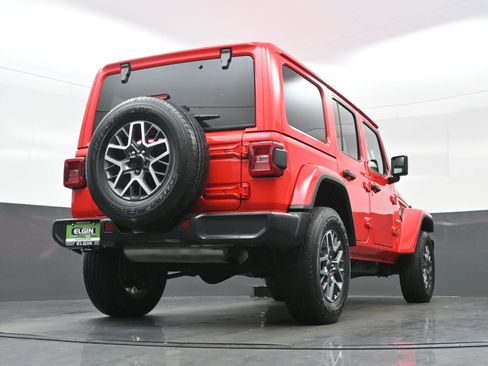 Used 2024 Jeep Wrangler Sahara image 29
