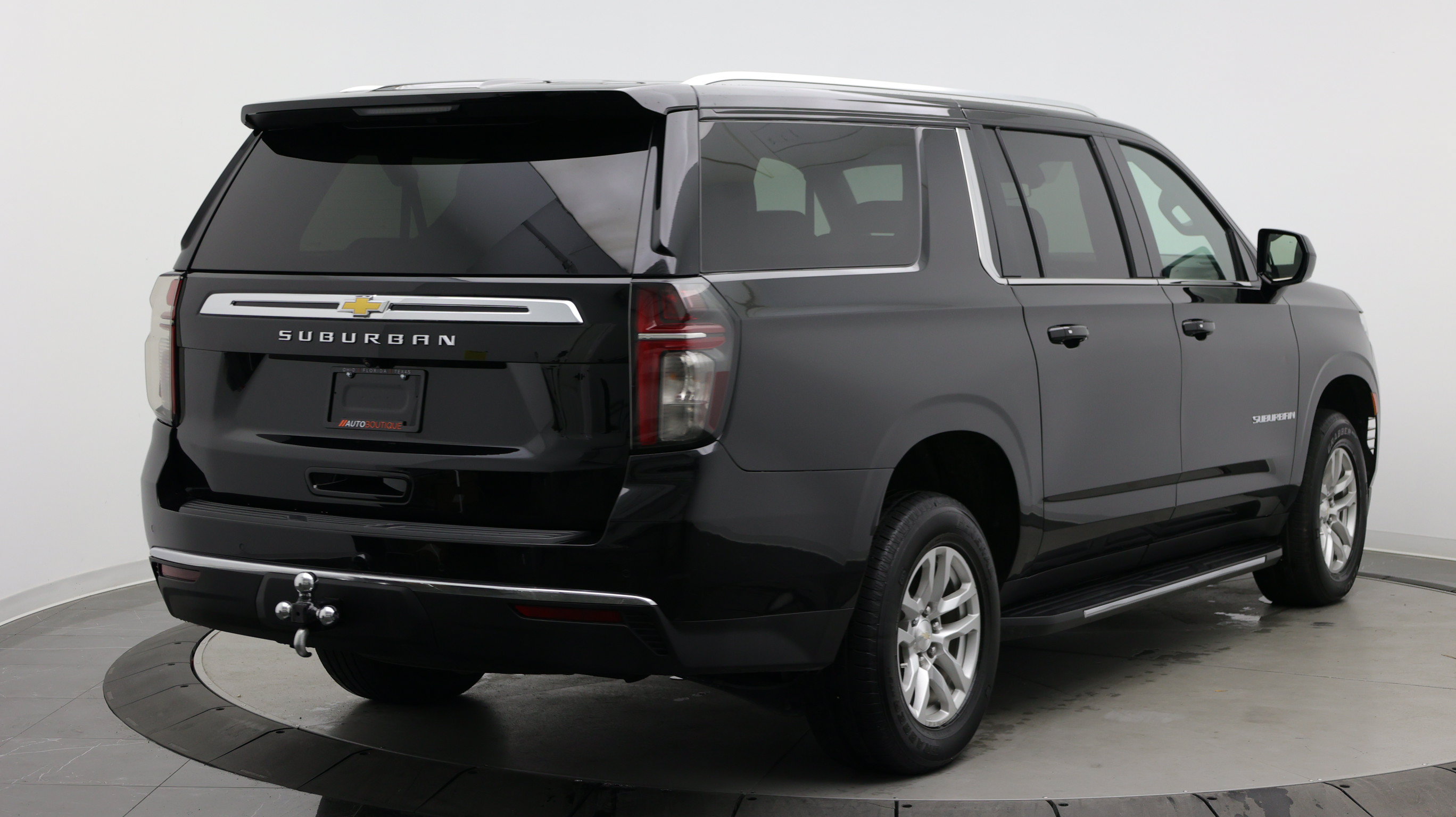 Used 2023 Chevrolet Suburban LS w/ Driver Alert Package RWD image 7