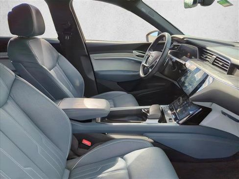 Used 2020 Audi e-tron Prestige image 25